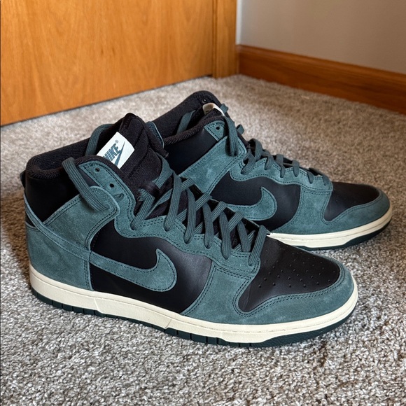 Men’s Nike Dunk High Retro PRM - Picture 3 of 8